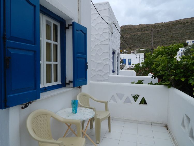 En Kythno-enoikiazomena-domatia-kythnos-Merichas 17