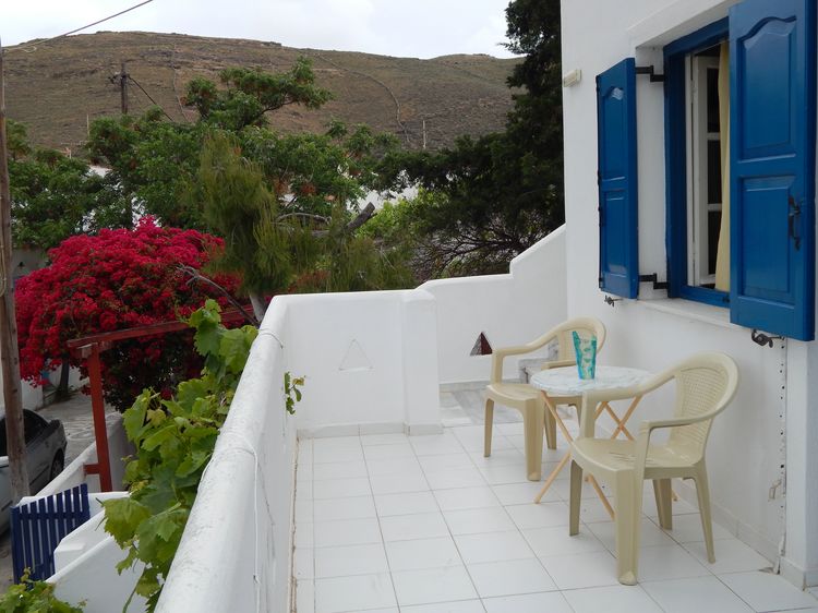 En Kythno-enoikiazomena-domatia-kythnos-Merichas 23