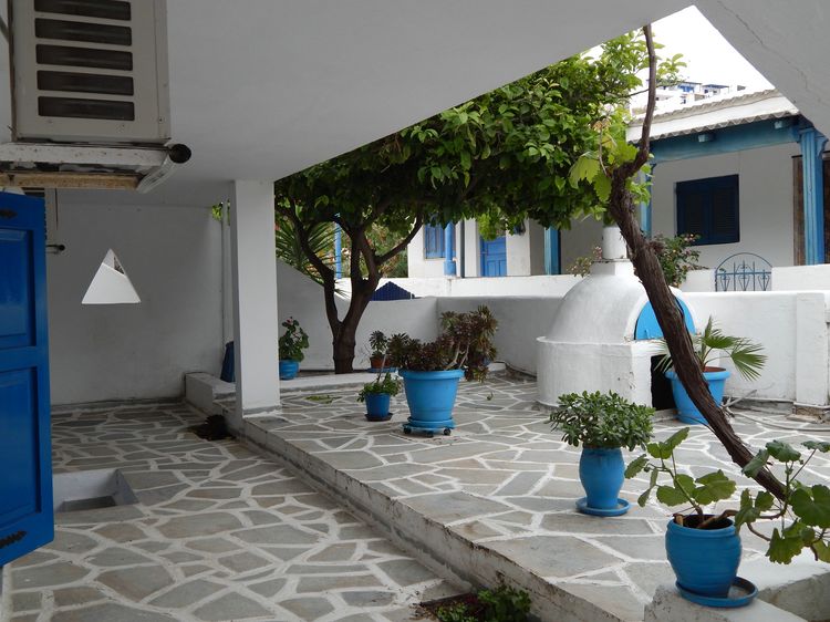 En Kythno-enoikiazomena-domatia-kythnos-Merichas 35