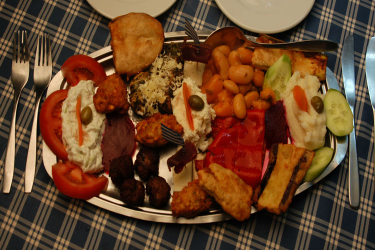 Familyn Cafe meze1