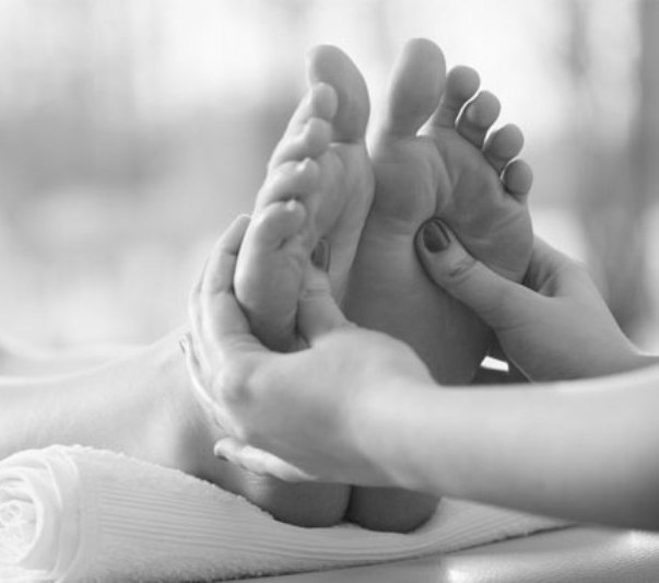 IVA MassageTan foot massage