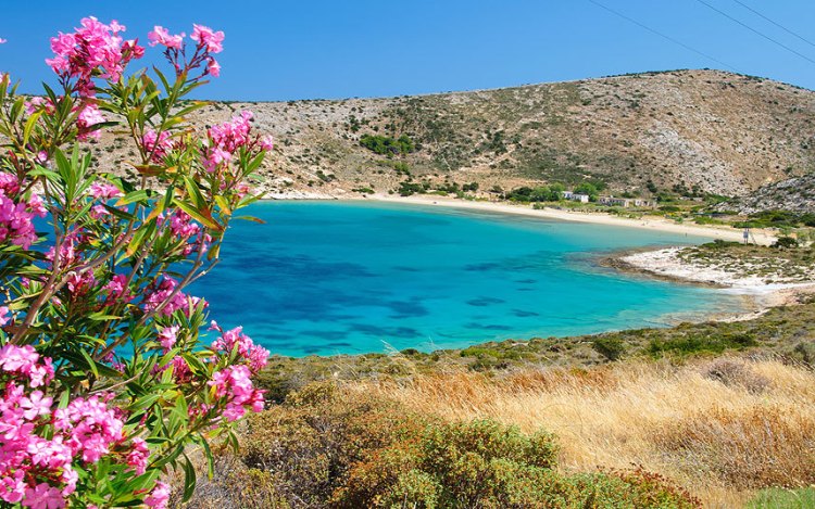 Ηρακλειά απόδραση διακοπές διασκέδαση διαμονή σε ξενοδοχεία ή ενοικιαζόμενα δωμάτια στη μικρή κυρία των Ανατολικών Κυκλάδων