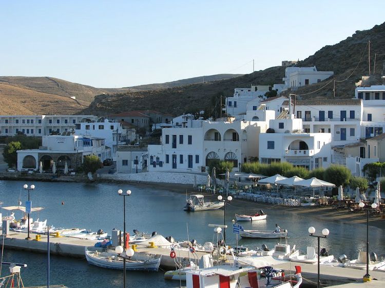 Kythnos paralies Loutra