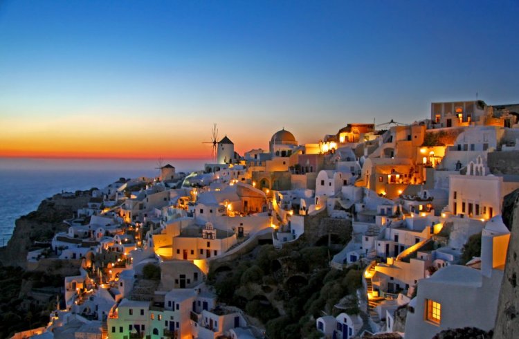 Σαντορίνη, απόδραση, διακοπές, διαμονή και διασκέδαση στο νησί των ερωτευμένων και των φωτογράφων