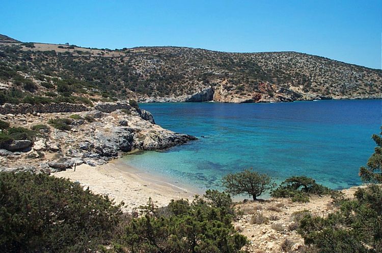 Schoinousa-paralies-gerolimnionas 1