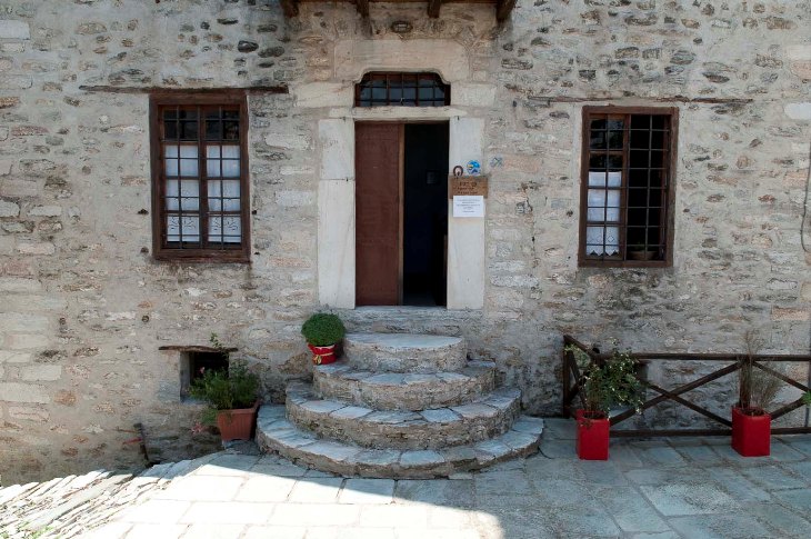 Ξενώνας Αλατινός, στις Πινακάτες Πηλίου