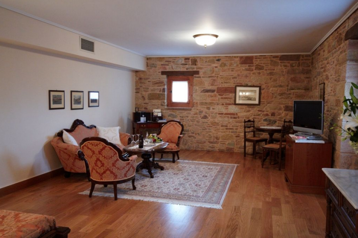 Argentikon Luxury Suites-Chios.1