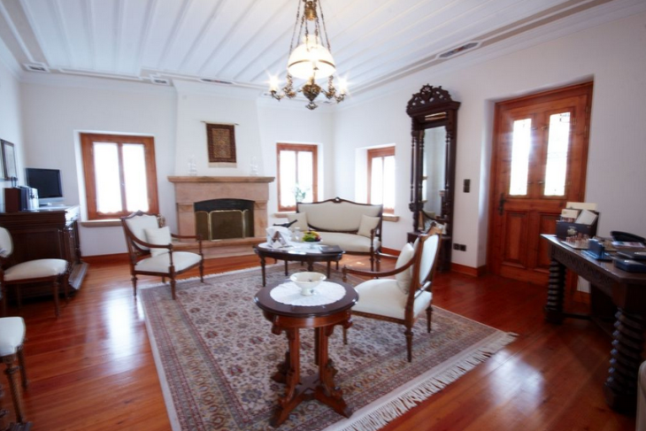 Argentikon Luxury Suites-Pyrgi