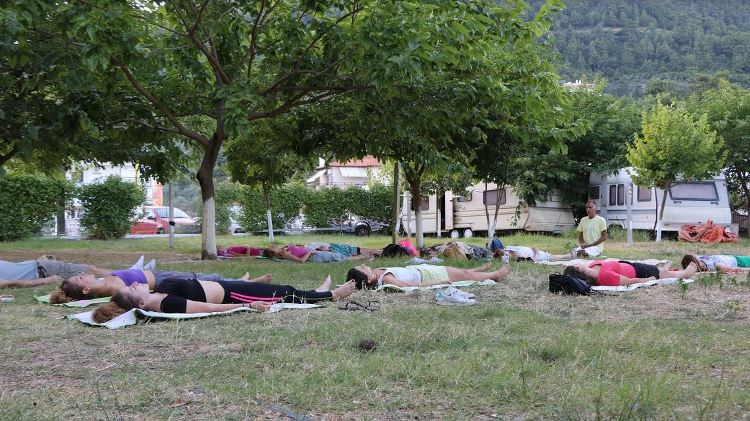 Θεατρικό Αντίσκηνο στη Θάσο με μαθήματα, δωρεάν διακοπές και γιόγκα, από τον Δήμο και τη Σχολή Δήλος