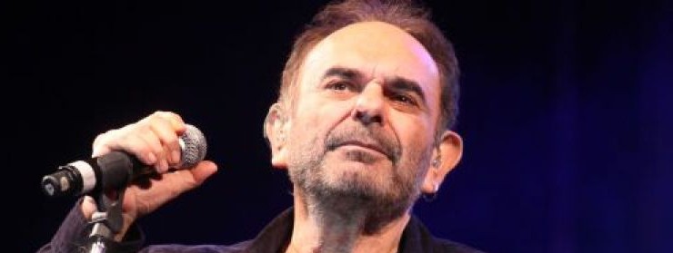 Πέθανε ο Σάκης Μπουλάς, έχασε την πολύμηνη μάχη με τον καρκίνο