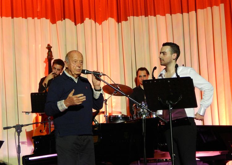 Mavrikiou ermhnevei Plessa 2 239-1