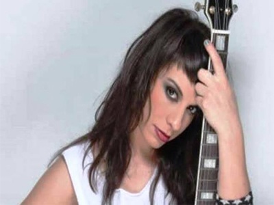 Η τραγουδίστρια Πένυ Σκάρου τραυματίστηκε σε τροχαίο και βρέθηκε παρατημένη στην άσφαλτο
