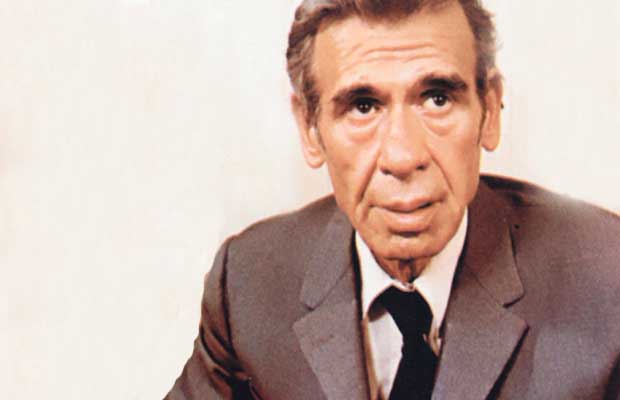 Βασίλης Διαμαντόπουλος, ήταν Έλληνας ηθοποιός και ο πρώτος ηθοποιός που εμφανίστηκε ζωντανά στην ελληνική τηλεόραση
