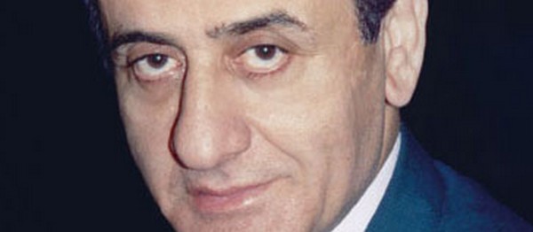 Απόστολος Νικολαΐδης, ήταν Έλληνας τραγουδιστής του λαϊκού και του ρεμπέτικου τραγουδιού