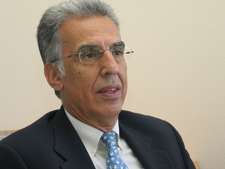 Νικηφόρος Διαμαντούρος, είναι Έλληνας ακαδημαϊκός υπηρέτησε ως ο πρώτος Συνήγορος του Πολίτη της Ελλάδος