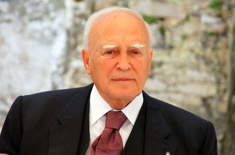 Κάρολος Παπούλιας, Έλληνας πολιτικός και τέως Πρόεδρος της Ελληνικής Δημοκρατίας