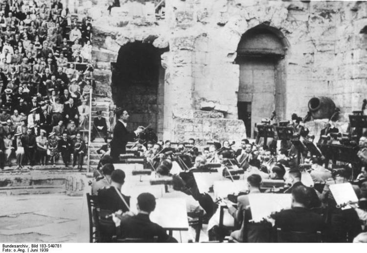 Χέρμπερτ φον Κάραγιαν Αυστριακός διευθυντής ορχήστρας, με Ελληνικές ρίζες