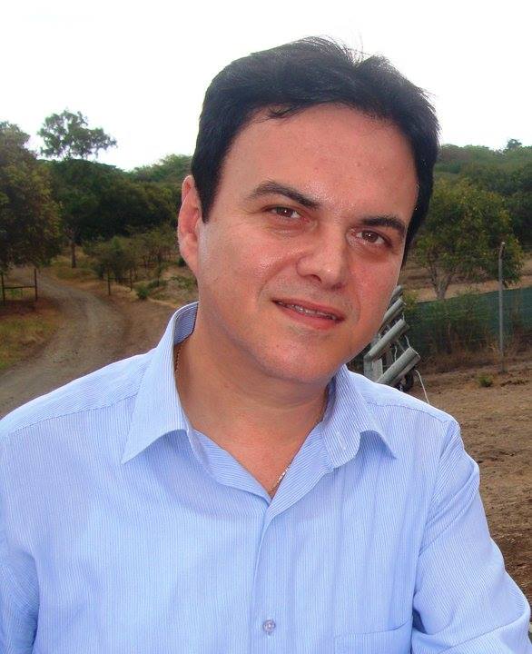 Δημήτρης Π. Κρανιώτης γιατρός και ποιητής που τα ποιήματά του έχουν μεταφραστεί σε 25 γλώσσες