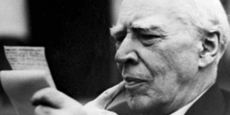 Κονσταντίν Σεργκέγεβιτς Στανισλάφσκι, ήταν σκηνοθέτης και πρωτοπόρος της υποκριτικής του ρωσικού θεάτρου, υπεύθυνος μιας μεγάλης καινοτομίας στην υποκριτική