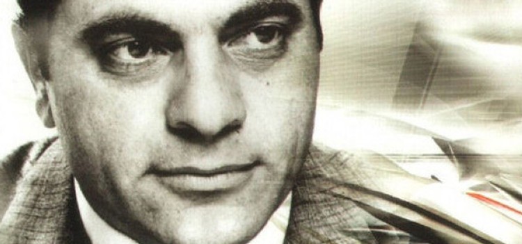 Στέλιος Καζαντζίδης, ήταν σπουδαίος Έλληνας λαϊκός τραγουδιστής, συγκαταλέγεται στους σημαντικότερους τραγουδιστές του Ελληνικού λαϊκού τραγουδιού