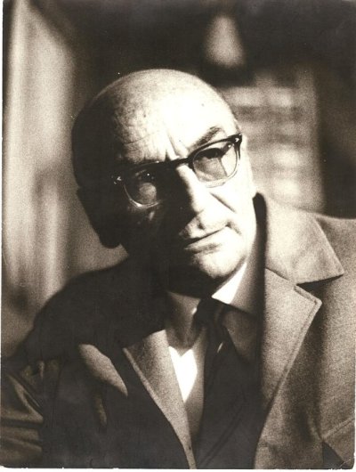 Ο Πέλος Κατσέλης, ήταν Έλληνας ηθοποιός, σκηνοθέτης και δάσκαλος της υποκριτικής