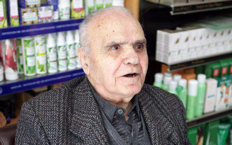 Δημήτρης Χριστούλας, ήταν Έλληνας συνταξιούχος, ο οποίος δημοσίως έδωσε τέρμα στη ζωή του διαμαρτυρόμενος για την ελληνική κρίση χρέους