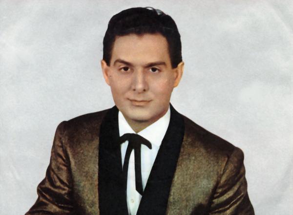 Τζίμης Μακούλης ήταν Έλληνας μοντέρνος τραγουδιστής, συνθέτης και στιχουργός