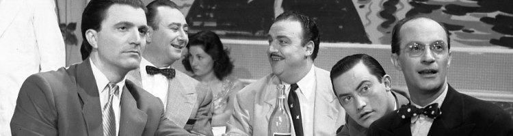 Γιώργος Οικονομίδης, ήταν Έλληνας κονφερασιέ, τραγουδιστής, σεναριογράφος και εκφωνητής ραδιοφώνου