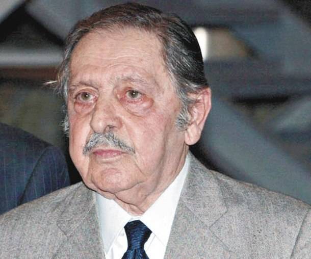 Λάκης Σάντας, Έλληνας αντιστασιακός που μαζί με τον Μανώλη Γλέζο κατέβασαν τη γερμανική σημαία από την Ακρόπολη