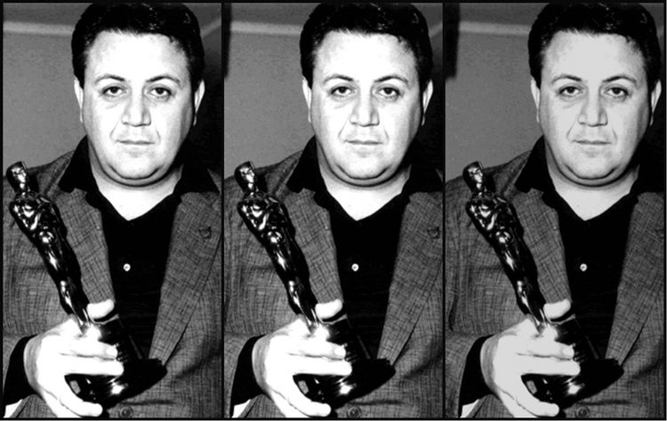 Μάνος Χατζιδάκης, βραβείο όσκαρ το 1961, για τη μουσική του θρυλικού τραγουδιού "Τα παιδιά του Πειραιά" που ακούγεται στο "Ποτέ την Κυριακή" του Ζυλ Ντασσέν