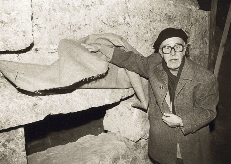 Μανόλης Ανδρόνικος, διακεκριμένος Έλληνας αρχαιολόγος