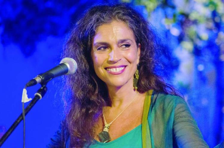 Σαβίνα Γιαννάτου, Ελληνίδα τραγουδίστρια και συνθέτης