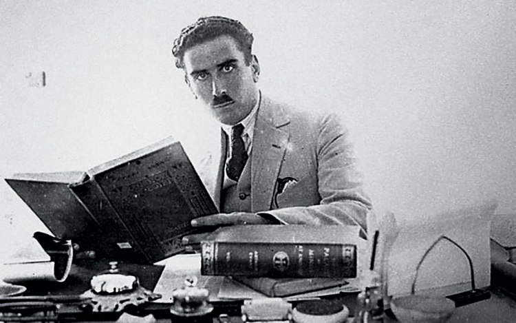 Σπύρος Μαρινάτος, ήταν Έλληνας αρχαιολόγος και ακαδημαϊκός με σπουδαία ανασκαφική δραστηριότητα