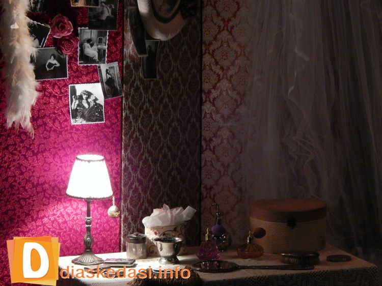 Δωρεάν 10 διπλές προσκλήσεις για την Δευτέρα 5 Ιανουαρίου 2015, για τη θεατρική παράσταση, Φαχισέ Τσίκα, το αφηγηματικό έργο του Θωμά Κοροβίνη, στο Θέατρο Σταθμός στο Μεταξουργείο στην Αθήνα