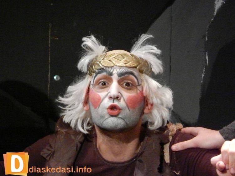 Enas-Dyskolos-Anthropos 06