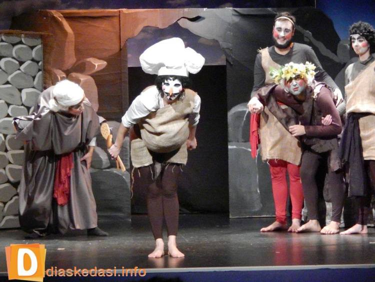 Enas-Dyskolos-Anthropos 11