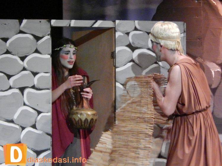 Enas-Dyskolos-Anthropos 12