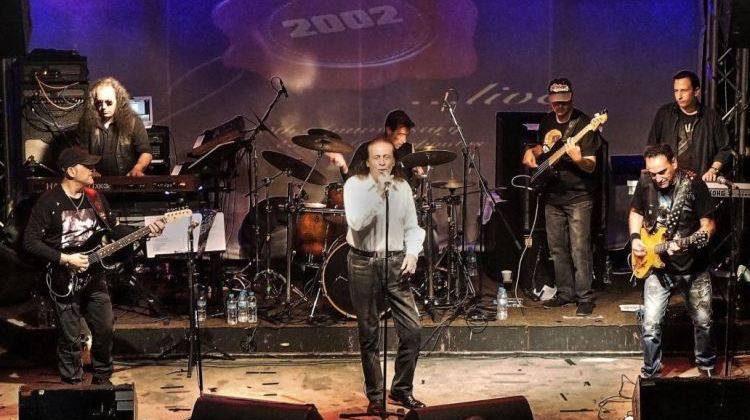 Ηλίας Ασβεστόπουλος και 2002  GR σε μια συνέντευξη για τα 40 χρόνια τους στον Σπύρο Καλαματιανό για το site Diaskedasi.info