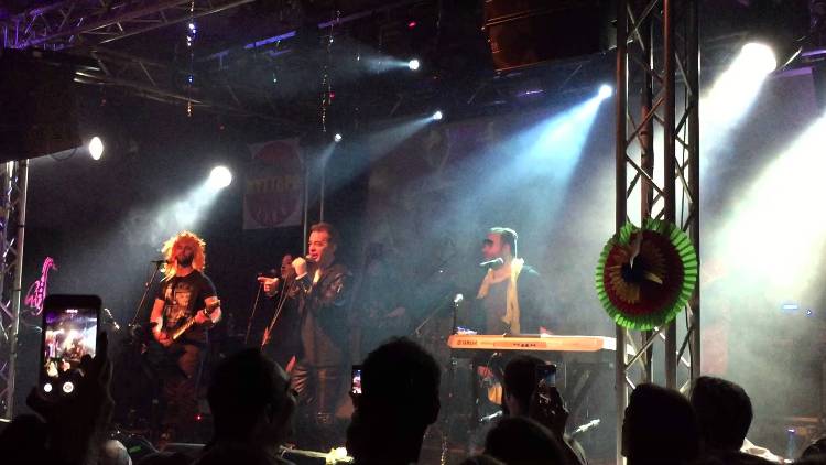 Xaritodiplomenos Live