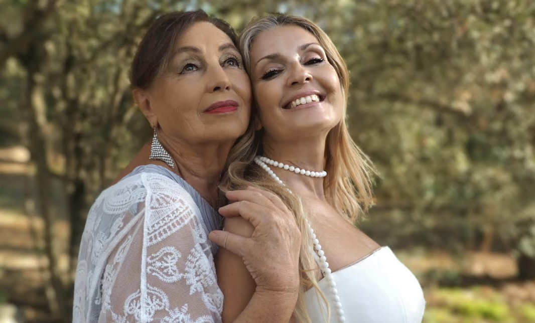 "Η ΤΕΛΕΙΑ ΠΑΡΑΣΤΑΣΗ" της Τάνιας Χαροκόπου, μια μουσικοθεατρική παράσταση, στο ΓΥΑΛΙΝΟ ΜΟΥΣΙΚΟ ΘΕΑΤΡΟ
