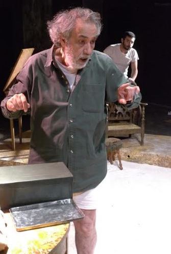 Aftos kai to pantaloni tou-01
