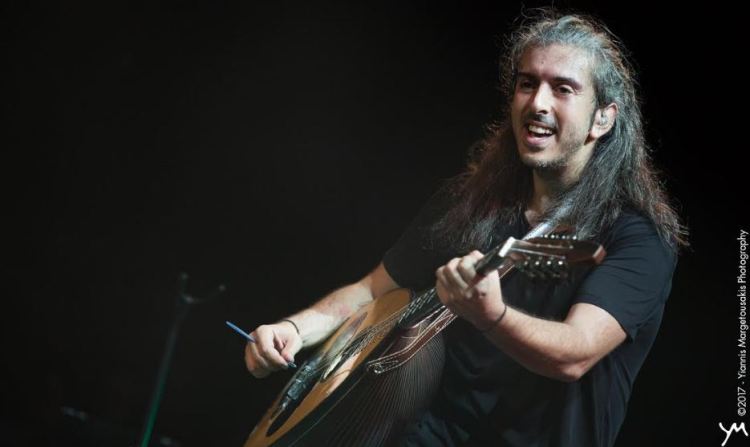 Γιάννης Χαρούλης, στο Θέατρο Βράχων "Μελίνα Μερκούρη", στον Βύρωνα