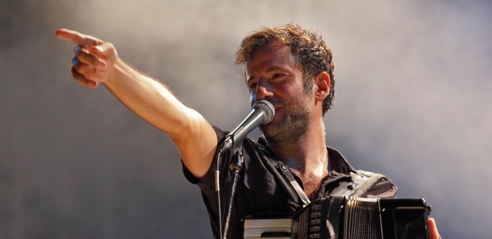 Παρασκευή 13 Δεκεμβρίου 2013, ο Κωστής Μαραβέγιας, στο ΑΝΟΔΟΣ Live Stage στην Αθήνα 