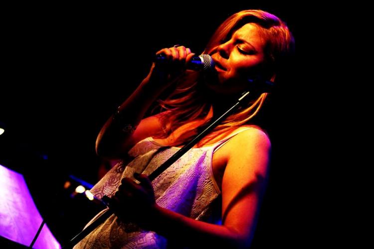 Τέτη Κασιώνη, στο Half Note Jazz Club στο Μετς στην Αθήνα