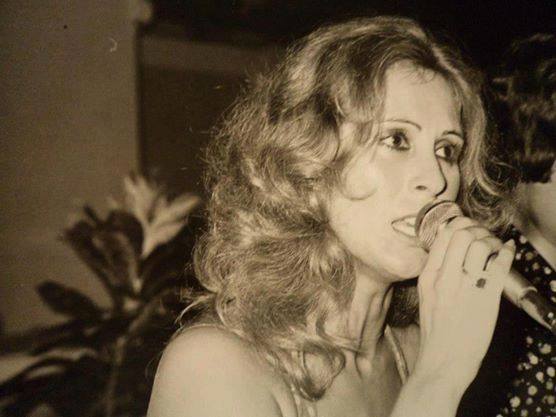 Ρένα Κουμιώτη, ξανά στο Τσάι στη Σαχάρα στα Ιλίσια, στην Αθήνα, ερμηνεύει τις επιτυχίες μιας ζωής, το Σάββατο 31 Ιανουαρίου 2015
