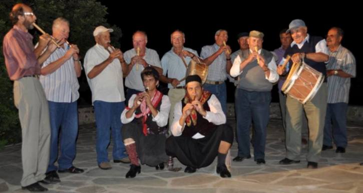 Κυριακή 4 Αυγούστου 2013, πραγματοποιείται στο πλαίσιο του Φεστιβάλ Σερίφου, το 5ο Φεστιβάλ Σουραυλιού Σερίφου με τίτλο "Τελενίκειος ηχώ", Θέατρο Κάτω Χώρα Σέριφος