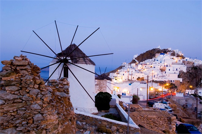 serifos-3686349 0x440