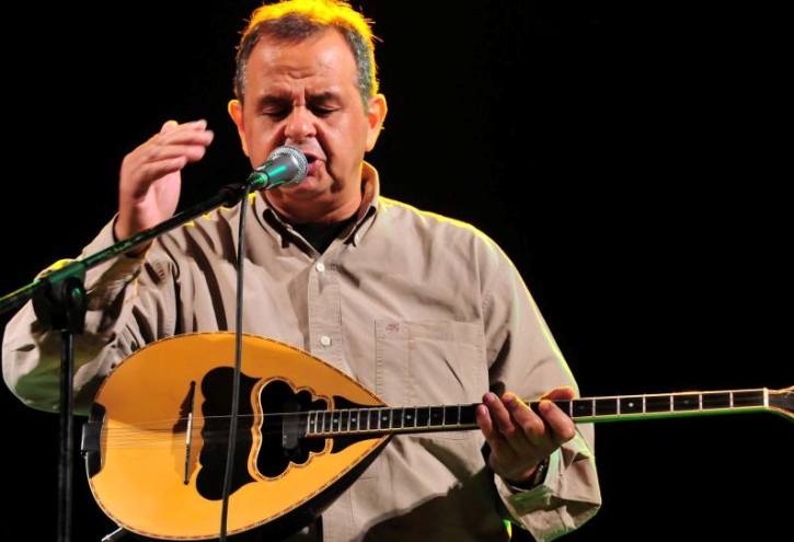 Κυριακή 18 Αυγούστου 2013, ο Βαγγέλης Κορακάκης εμφανίζεται στο Φεστιβάλ Σερίφου στο Θέατρο Κάτω Χώρας